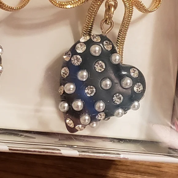 Betsey Johnson  Black Heart Earrings - Picture 5 of 5